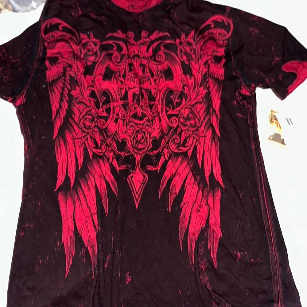 Men's Black and Red T-shirt